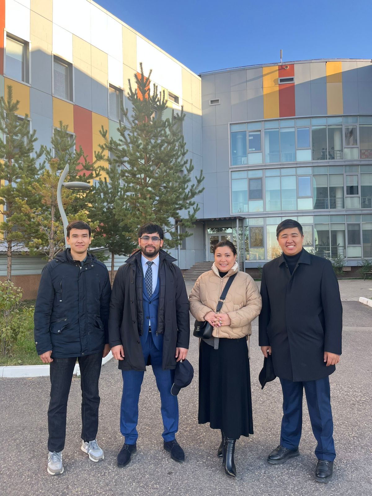 В Астане представители Общественного совета познакомились с инновационной сити-фермой KazBerry